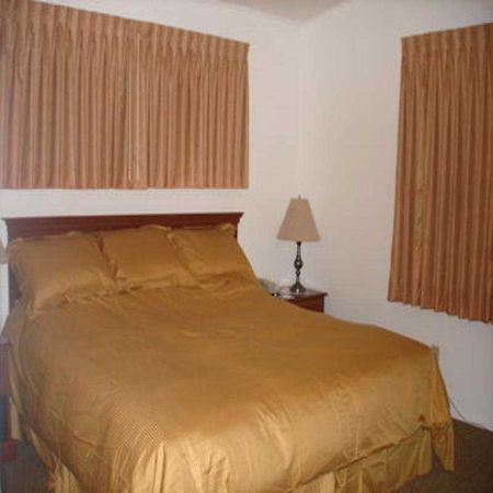 Americas Best Value Inn & Suites 비스비 객실 사진