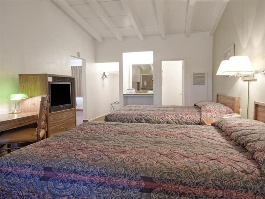 Americas Best Value Inn & Suites 비스비 외부 사진